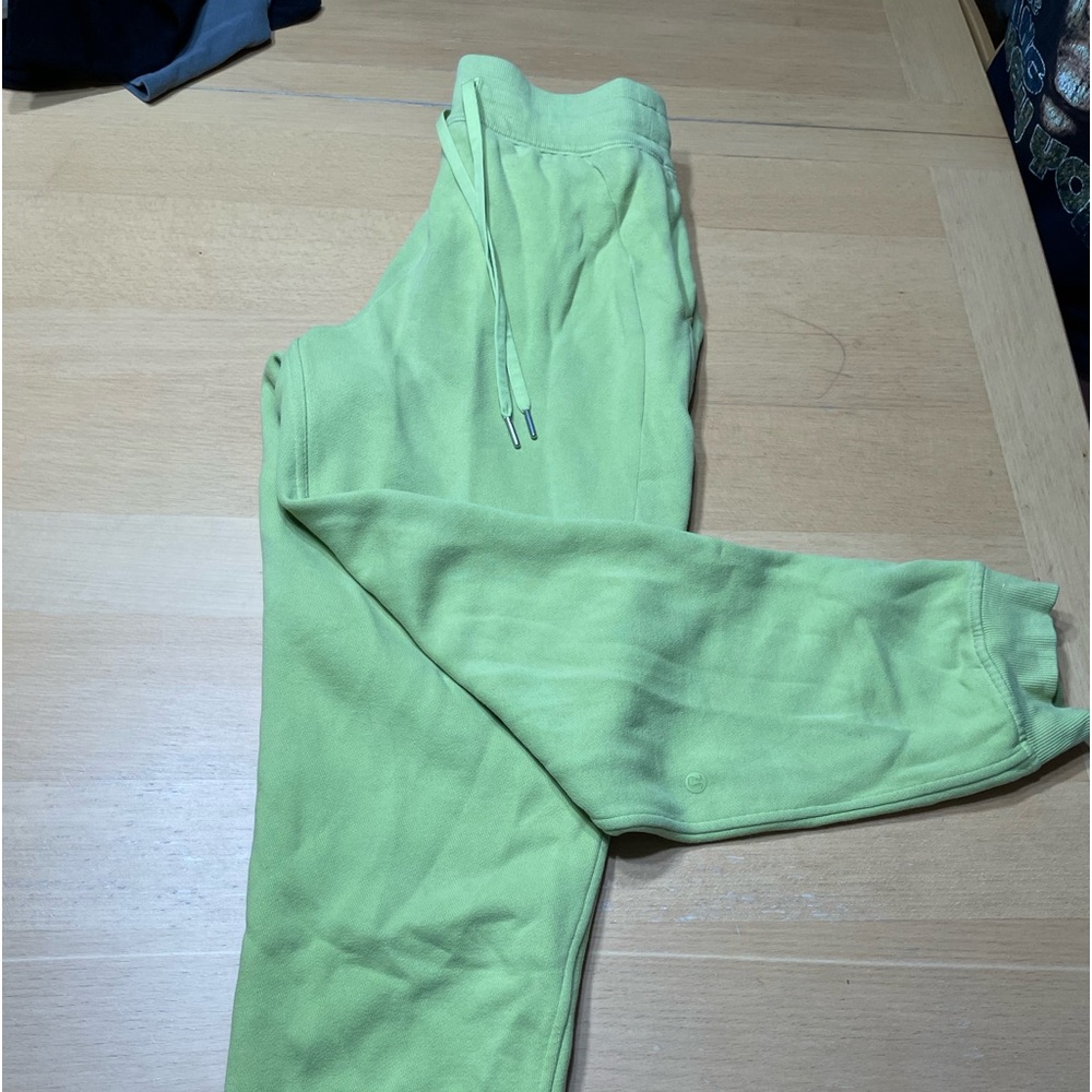Lululemon sweats